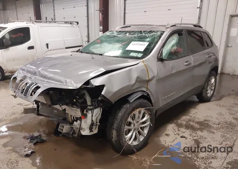 2020 Jeep Cherokee Latitude 4X4 z USA, uszkodzony, nr VIN 1C4PJMCBXLD639791